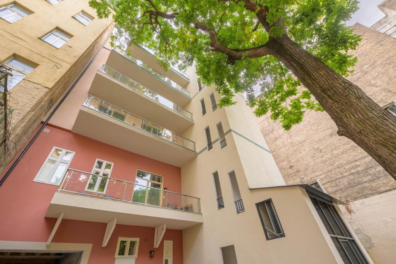 Best Seasons La Famiglia Budapest Eksteriør bilde